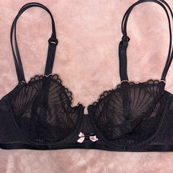 Black Bra - Picture 3 of 7